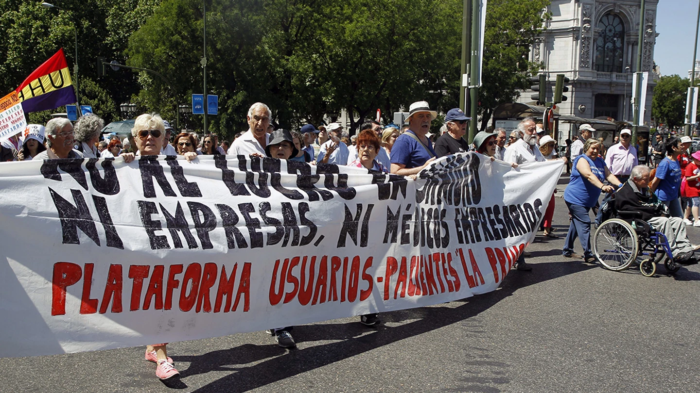 La marea blanca avisa de que las "privatizaciones" continúan La marea blanca avisa de que las "privatizaciones" continúan