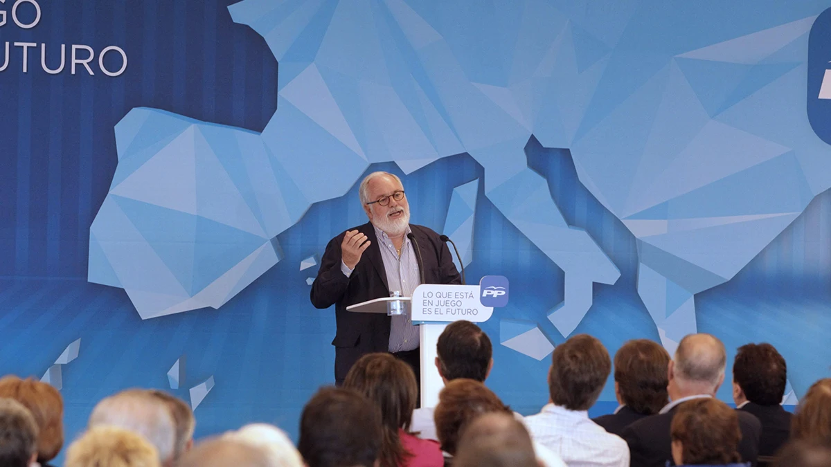 El candidato del PP al Parlamento Europeo, Miguel Arias Cañete, durante su intervención