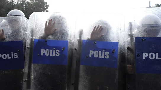 Detienen a 18 personas relacionadas con la tragedia minera de Turquía Detienen a 18 personas relacionadas con la tragedia minera de Turquía