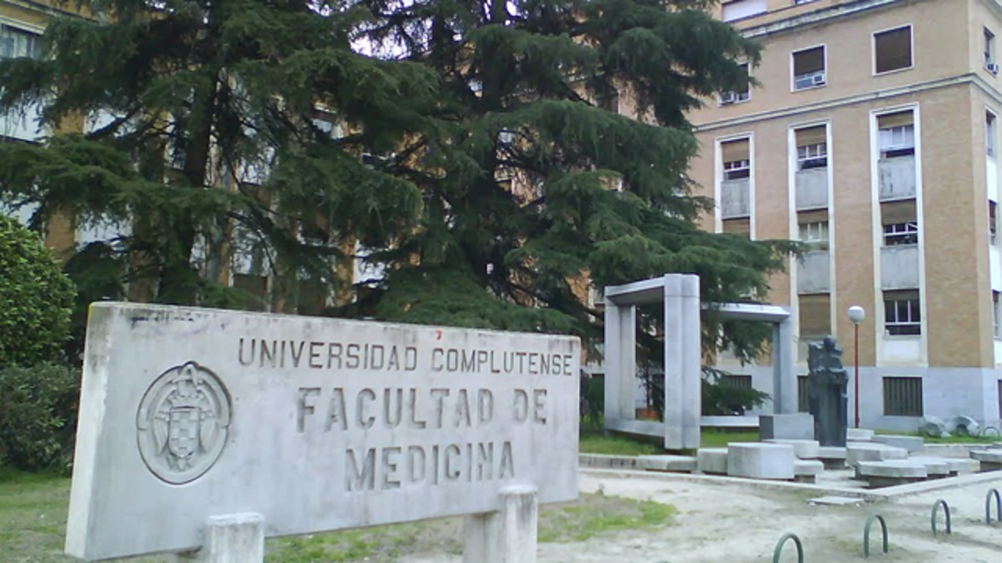 Facultad de Medicina de la Universidad Complutense de Madrid Facultad de Medicina de la Universidad Complutense de Madrid