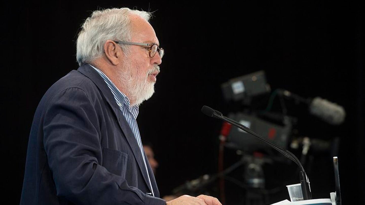 Miguel Arias Ca&ntilde;ete durante un discurso electoral