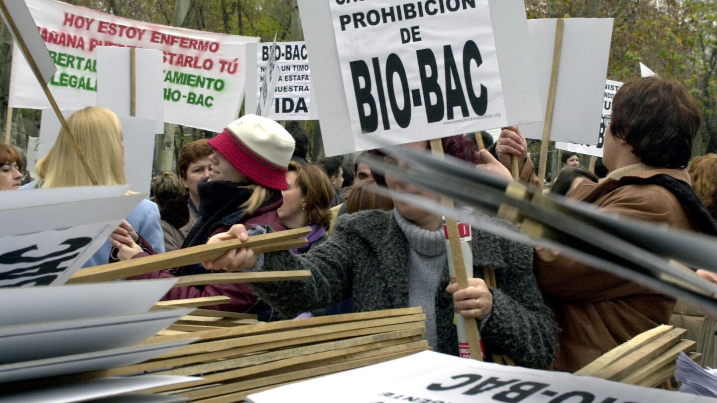 Concentraci&oacute;n de afectados por la retirada de Bio-Bac ante el Ministerio de Sanidad, en 2003