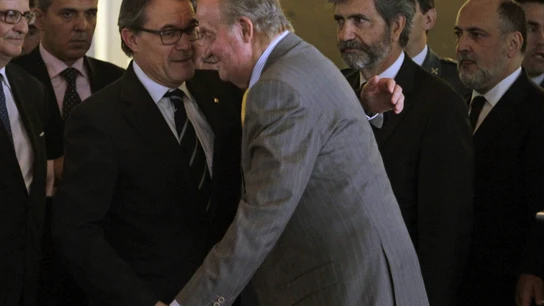 El rey Juan Carlos, a los jueces: "Os pido que os volquéis sin descanso para proteger la Constitución" El rey Juan Carlos, a los jueces: "Os pido que os volquéis sin descanso para proteger la Constitución"