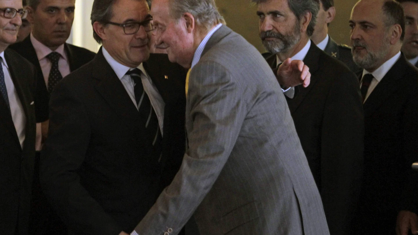El rey Juan Carlos, a los jueces: "Os pido que os volquéis sin descanso para proteger la Constitución" El rey Juan Carlos, a los jueces: "Os pido que os volquéis sin descanso para proteger la Constitución"