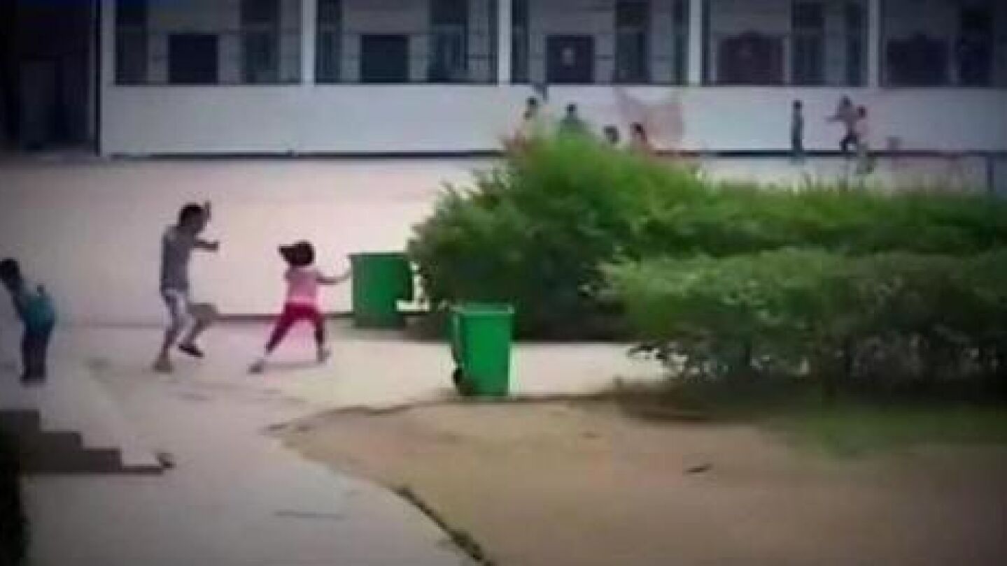 Un hombre intenta apu&ntilde;alar a una ni&ntilde;a en China