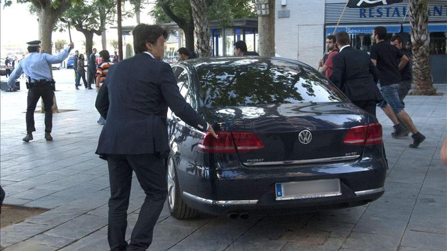 Ataque al veh&iacute;culo en el que viajaba Montoro