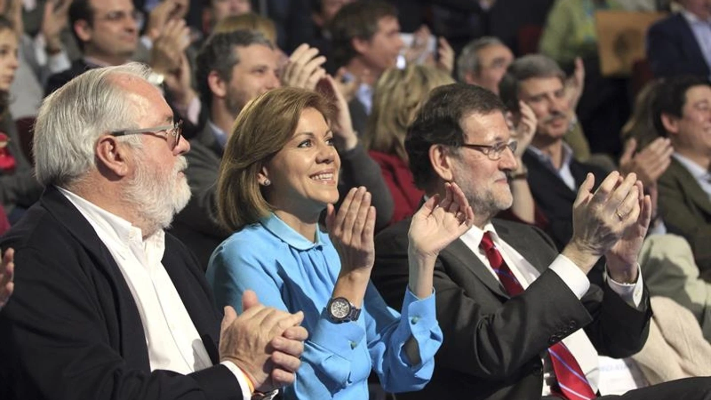 Arias Cañete, Cospedal y Rajoy, en el mitin de cierre de campaña Arias Cañete, Cospedal y Rajoy, en el mitin de cierre de campaña