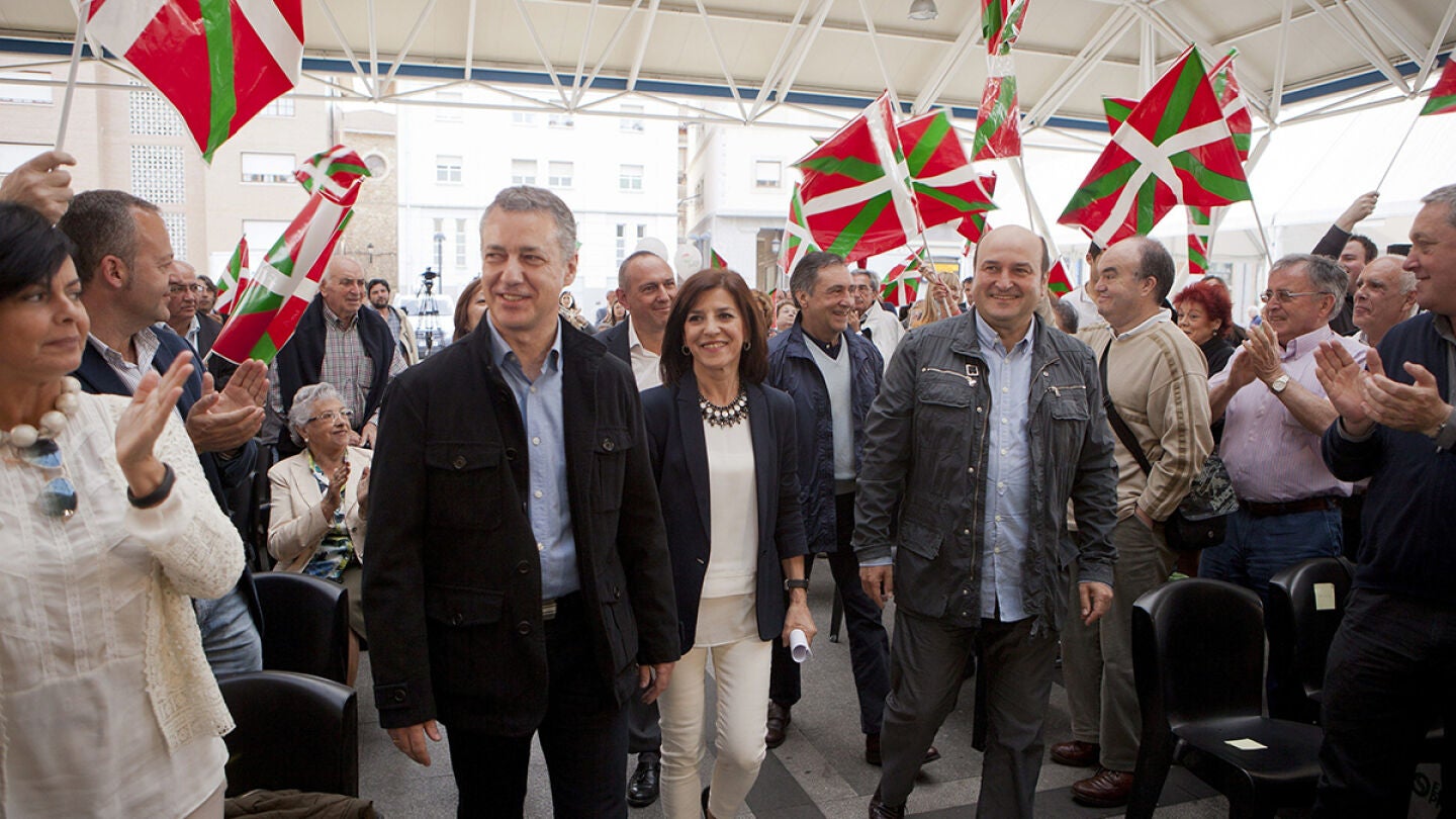 La candidata del PNV al Parlamento Europeo, Izaskun Bilbao, junto con el lehendakari, I&ntilde;igo Urkullu