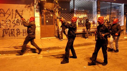 Fuego cruzado entre polic&iacute;a y manifestantes tras la muerte de dos personas en Turqu&iacute;a