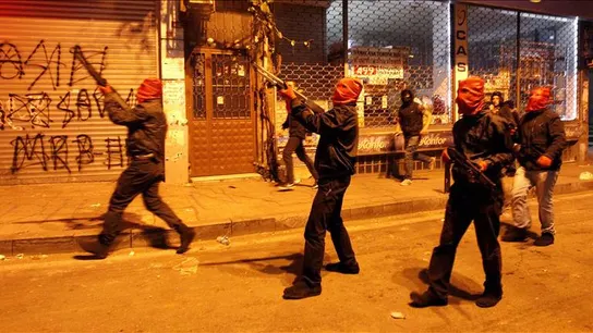 Fuego cruzado entre policía y manifestantes tras la muerte de dos personas en Turquía Fuego cruzado entre policía y manifestantes tras la muerte de dos personas en Turquía