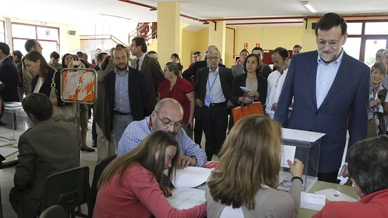 Mariano Rajoy ha ejercido su derecho al voto en el colegio Bernardette de Aravaca Mariano Rajoy ha ejercido su derecho al voto en el colegio Bernardette de Aravaca