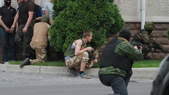 Militares prorrusos armados en Ucrania Militares prorrusos armados en Ucrania