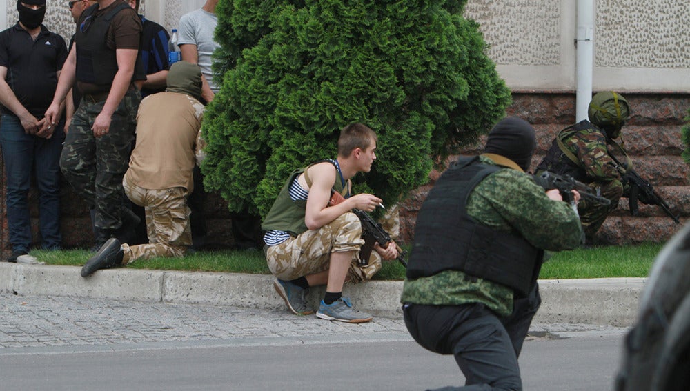 Militares prorrusos armados en Ucrania