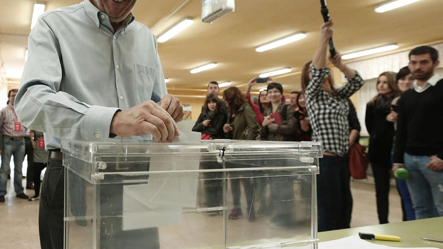 Rubalcaba ha ejercido su derecho al voto en el Colegio P&uacute;blico San P&iacute;o X de Majadahonda