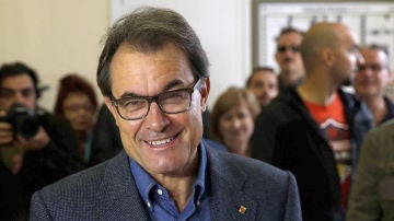 El presidente de la Generalitat y de CiU, Artur Mas, tras votar en un colegio electoral 