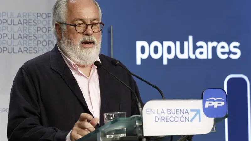 Miguel Arias Cañete comparece en la sede del PP