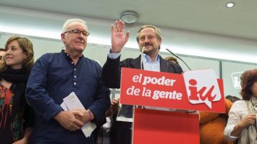  Willy Meyer, cabeza de lista de IU a las elecciones europeas, y Cayo Lara.