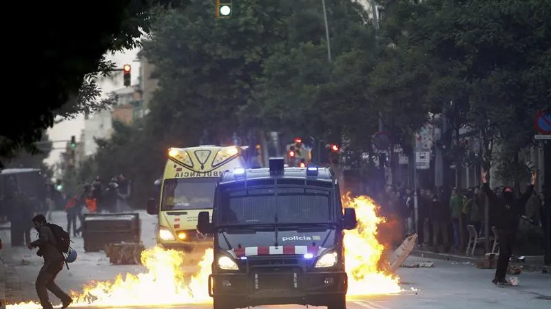 Disturbios tras el desalojo del "centro social autogestionado" de Can Vies