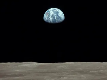 Imagen de una Tierra casi llena vista desde la Luna Imagen de una Tierra casi llena vista desde la Luna
