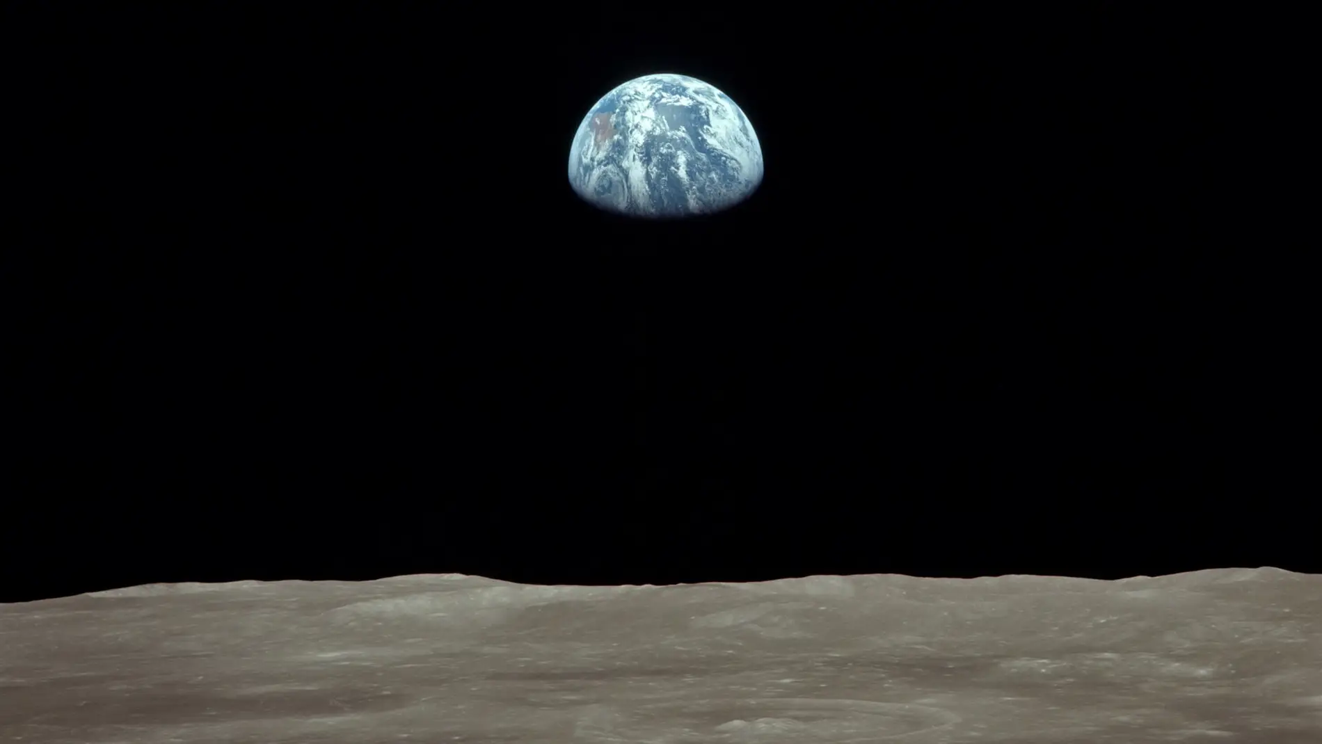 Imagen de una Tierra casi llena vista desde la Luna