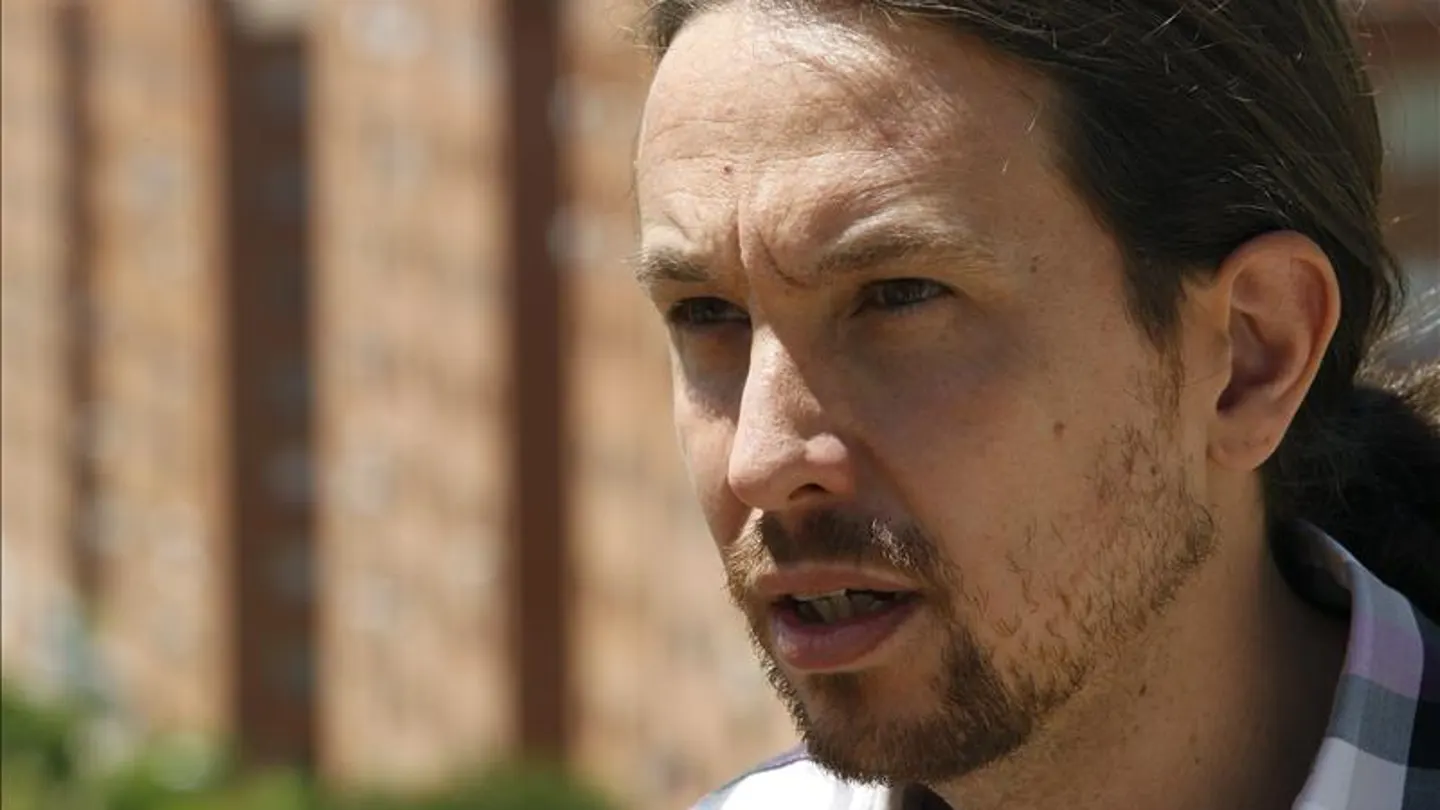 Pablo Iglesias responde a las preguntas de una entrevista Pablo Iglesias responde a las preguntas de una entrevista