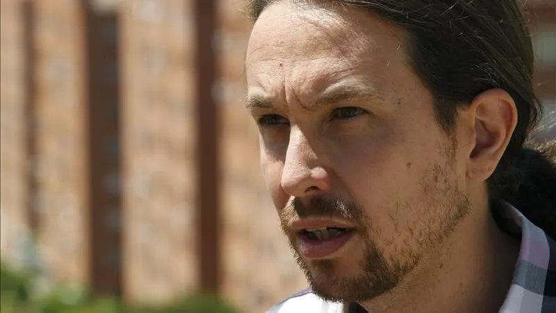 Pablo Iglesias responde a las preguntas de una entrevista