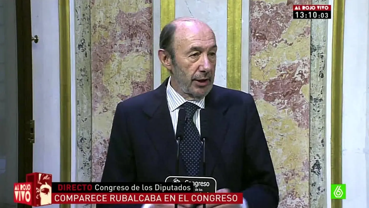 Alfredo Pérez Rubalcaba se dirige a los medios en el Congreso Alfredo Pérez Rubalcaba se dirige a los medios en el Congreso