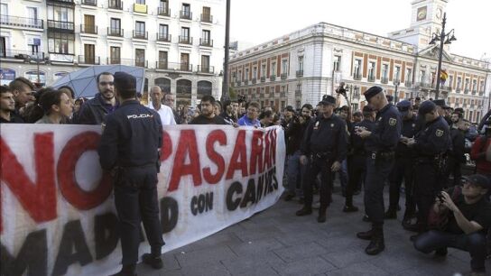Efectivos de la polic&iacute;a ante los concentrados