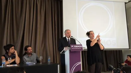 Carlos Jiménez Villarejo en una rueda de prensa de Podemos Carlos Jiménez Villarejo en una rueda de prensa de Podemos