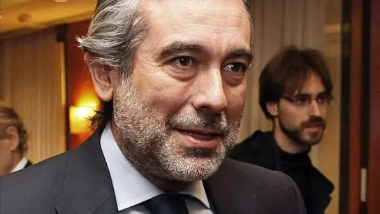 El juez Enrique López es interceptado sin casco y da positivo en alcoholemia El juez Enrique López es interceptado sin casco y da positivo en alcoholemia