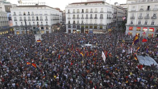 Concentraci&oacute;n en la Puerta del Sol de Madrid a favor de la Rep&uacute;blica