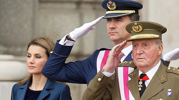 Don Juan Carlos y Felipe saludan el día de la Pascua Militar