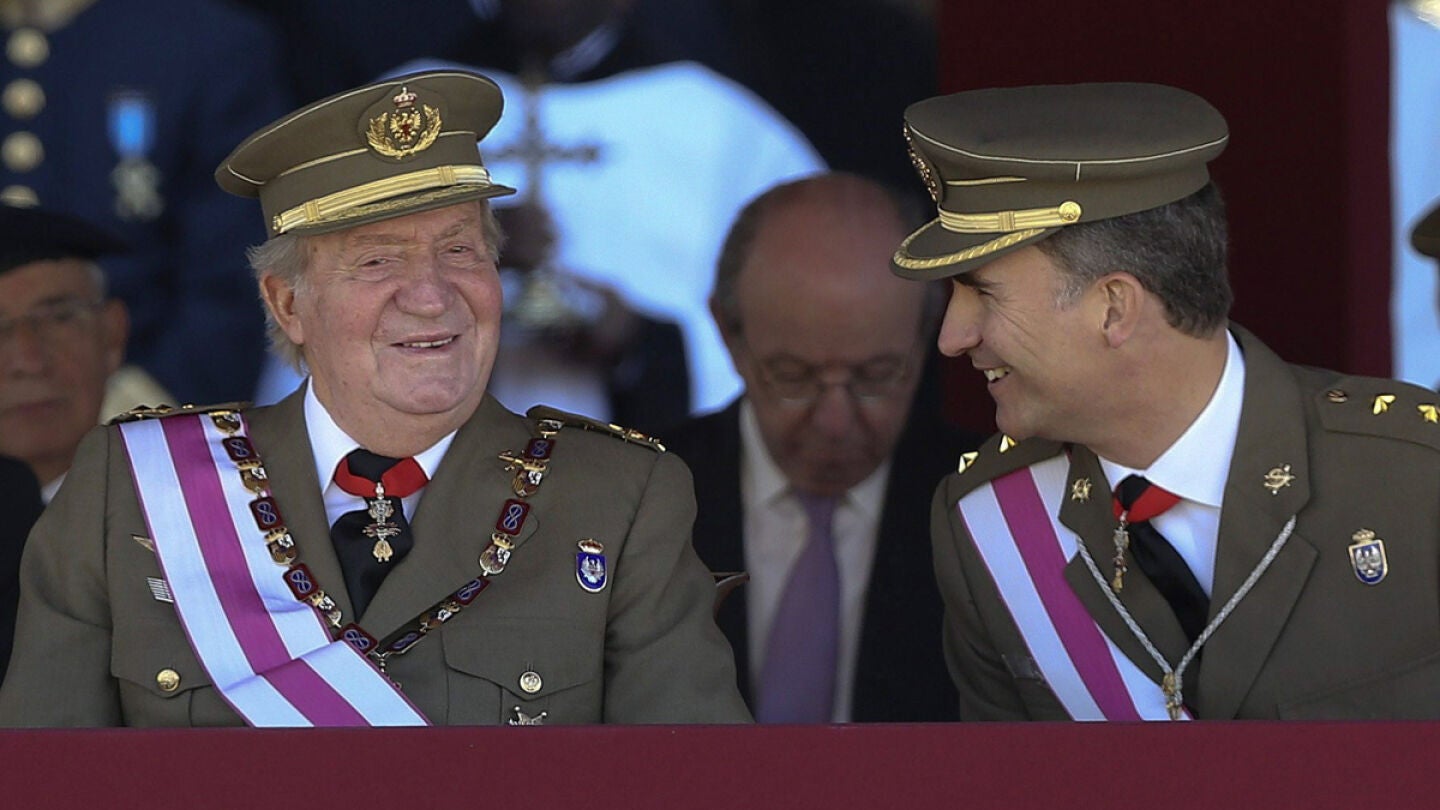El Rey y el Pr&iacute;ncipe en un acto castrense