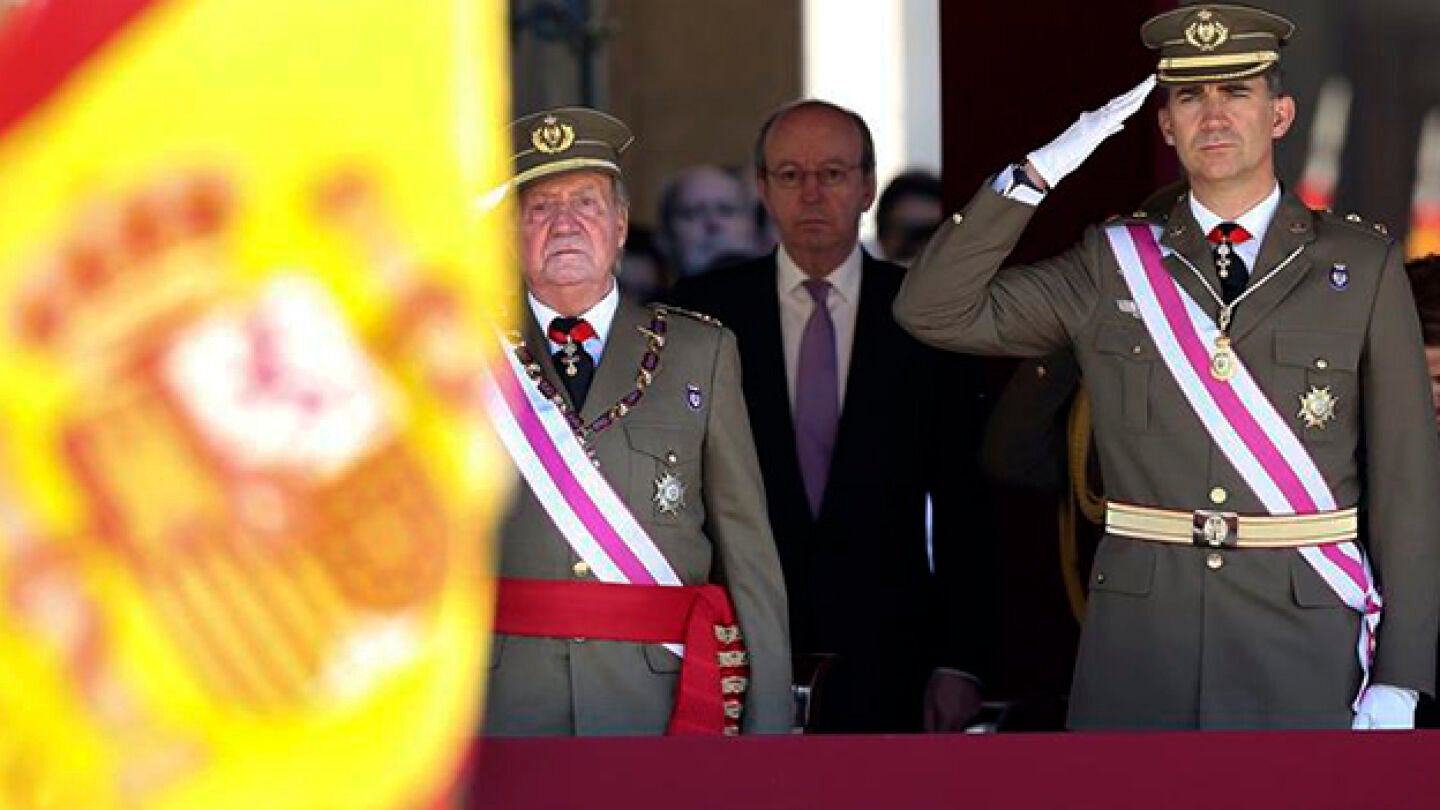 El rey y el pr&iacute;ncipe en el Monasterio de San Lorenzo de El Escorial
