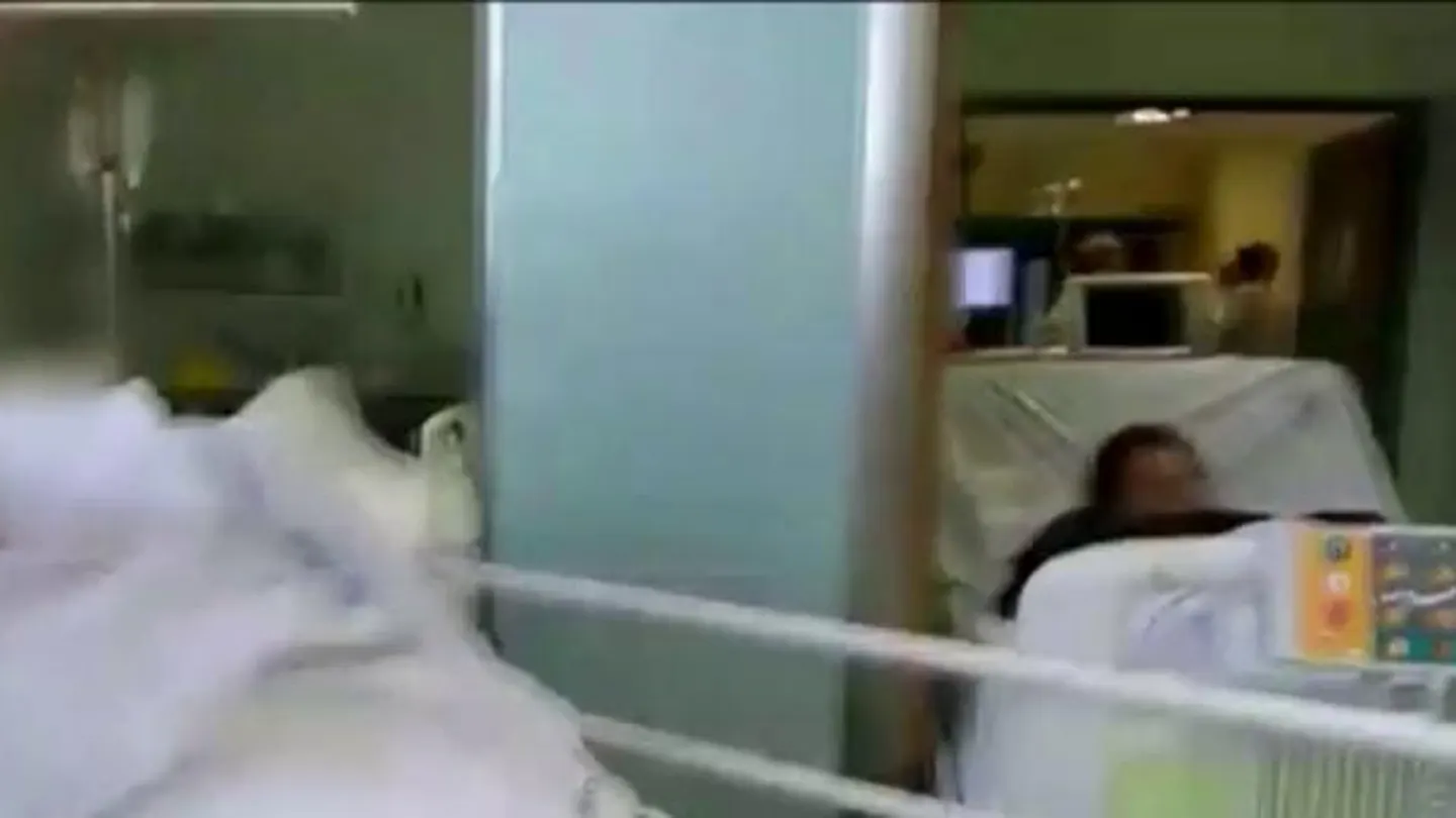 El colapso en las urgencias del Hospital 12 de Octubre indigna a los familiares de los enfermos El colapso en las urgencias del Hospital 12 de Octubre indigna a los familiares de los enfermos