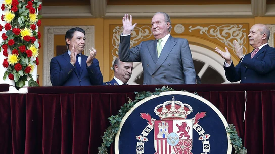 El rey Juan Carlos, ovacionado en su última corrida de toros como monarca El rey Juan Carlos, ovacionado en su última corrida de toros como monarca