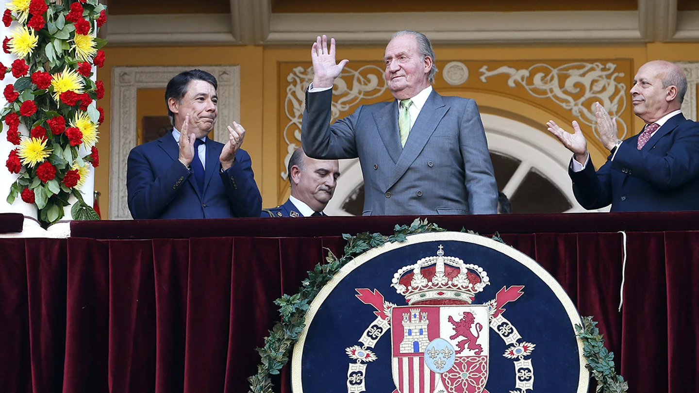 El rey Juan Carlos, ovacionado en su última corrida de toros como monarca El rey Juan Carlos, ovacionado en su última corrida de toros como monarca