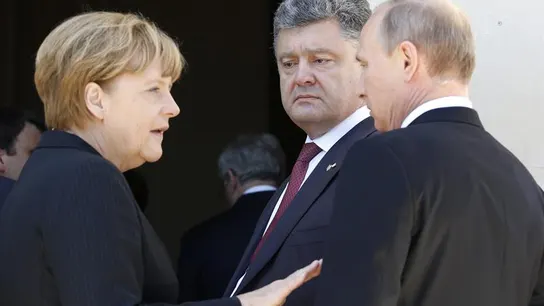 Merkel, Putin y Petró Poroshenko Merkel, Putin y Petró Poroshenko