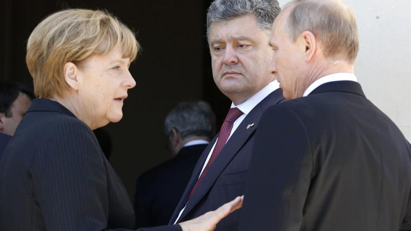 Merkel, Putin y Petr&oacute; Poroshenko