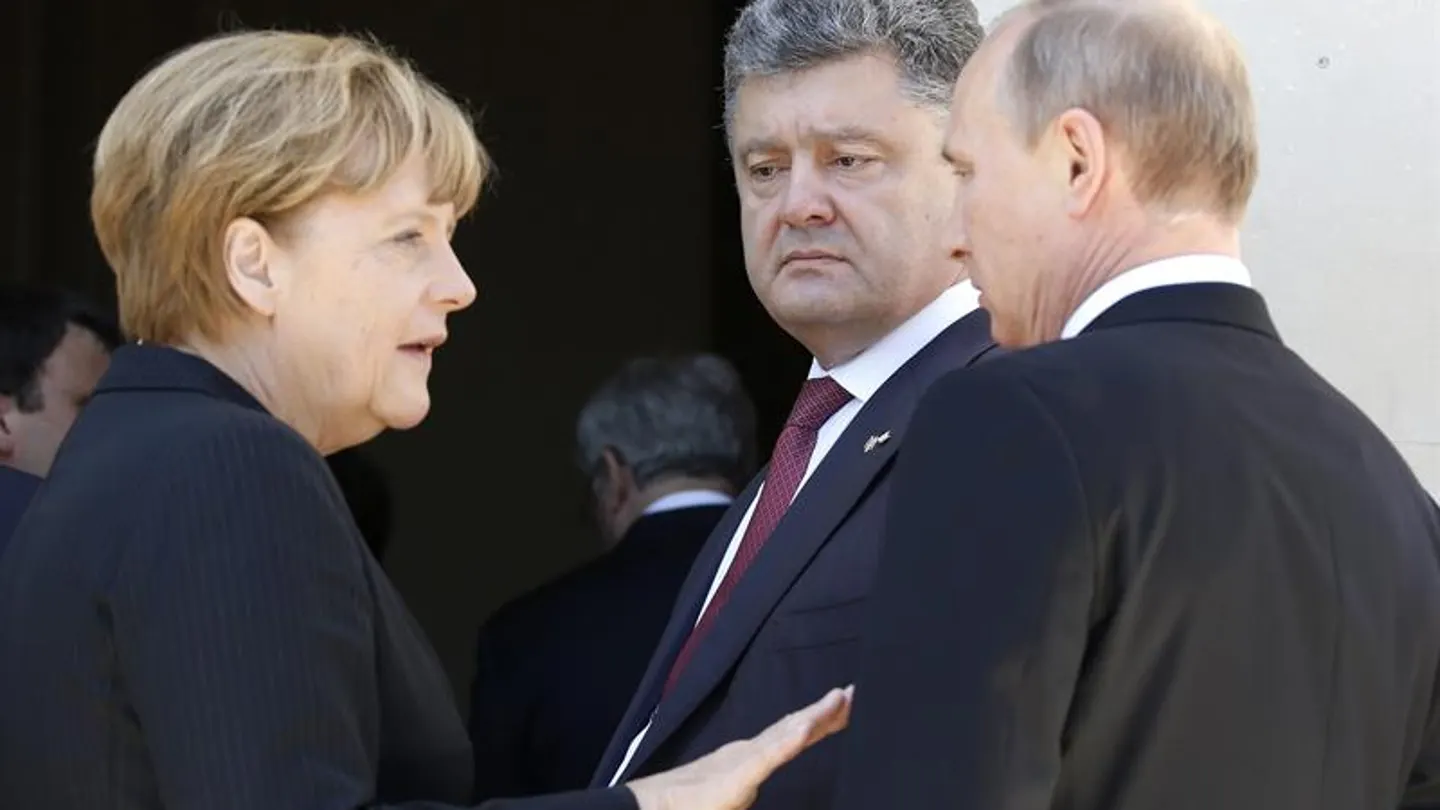 Merkel, Putin y Petró Poroshenko Merkel, Putin y Petró Poroshenko