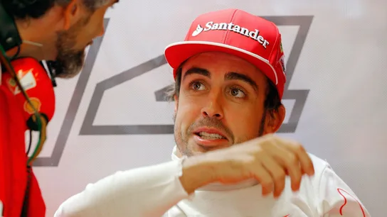 Fernando Alonso en el box de Ferrari Fernando Alonso en el box de Ferrari