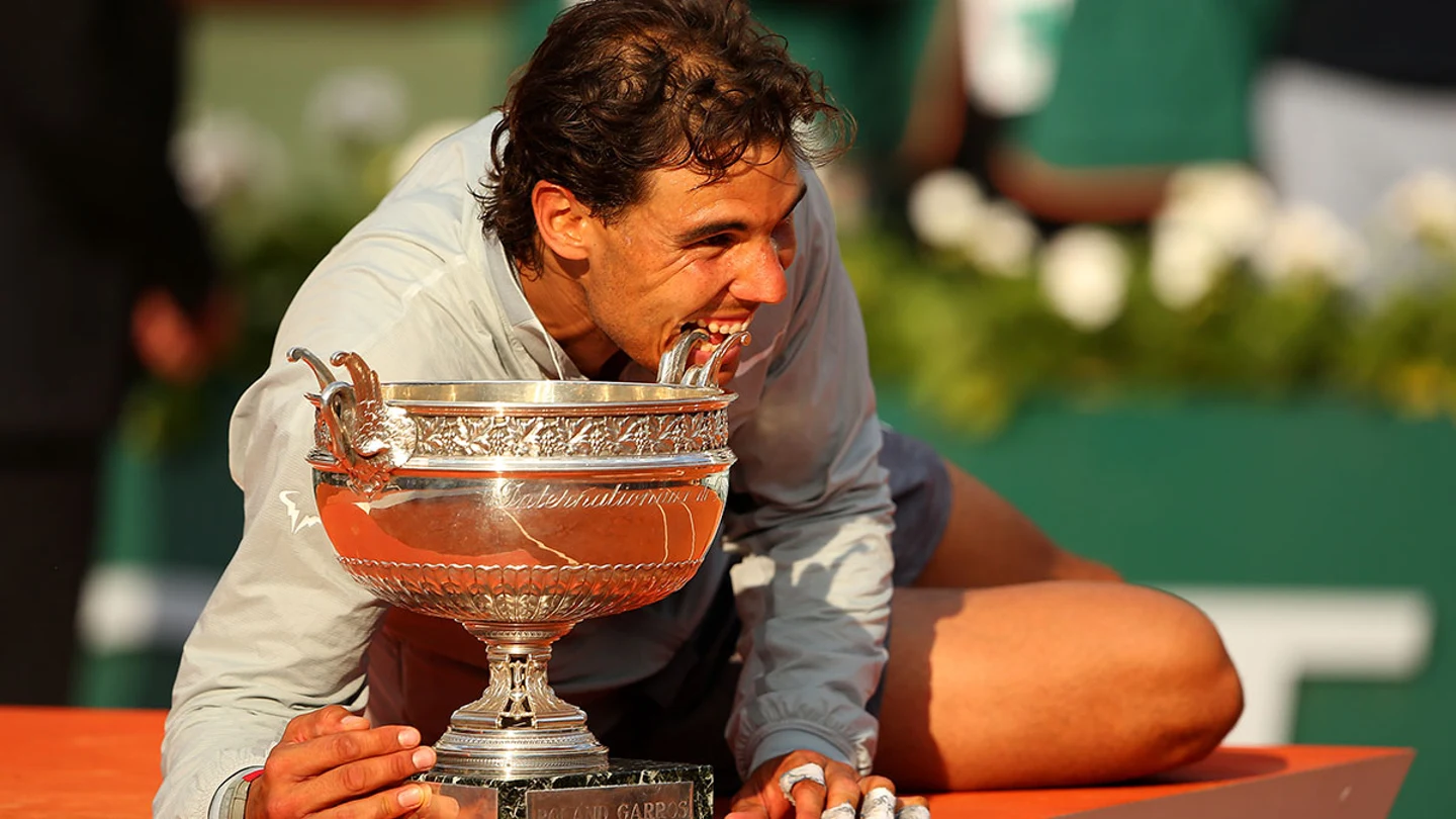 Nadal muerde su noveno Roland Garros Nadal muerde su noveno Roland Garros