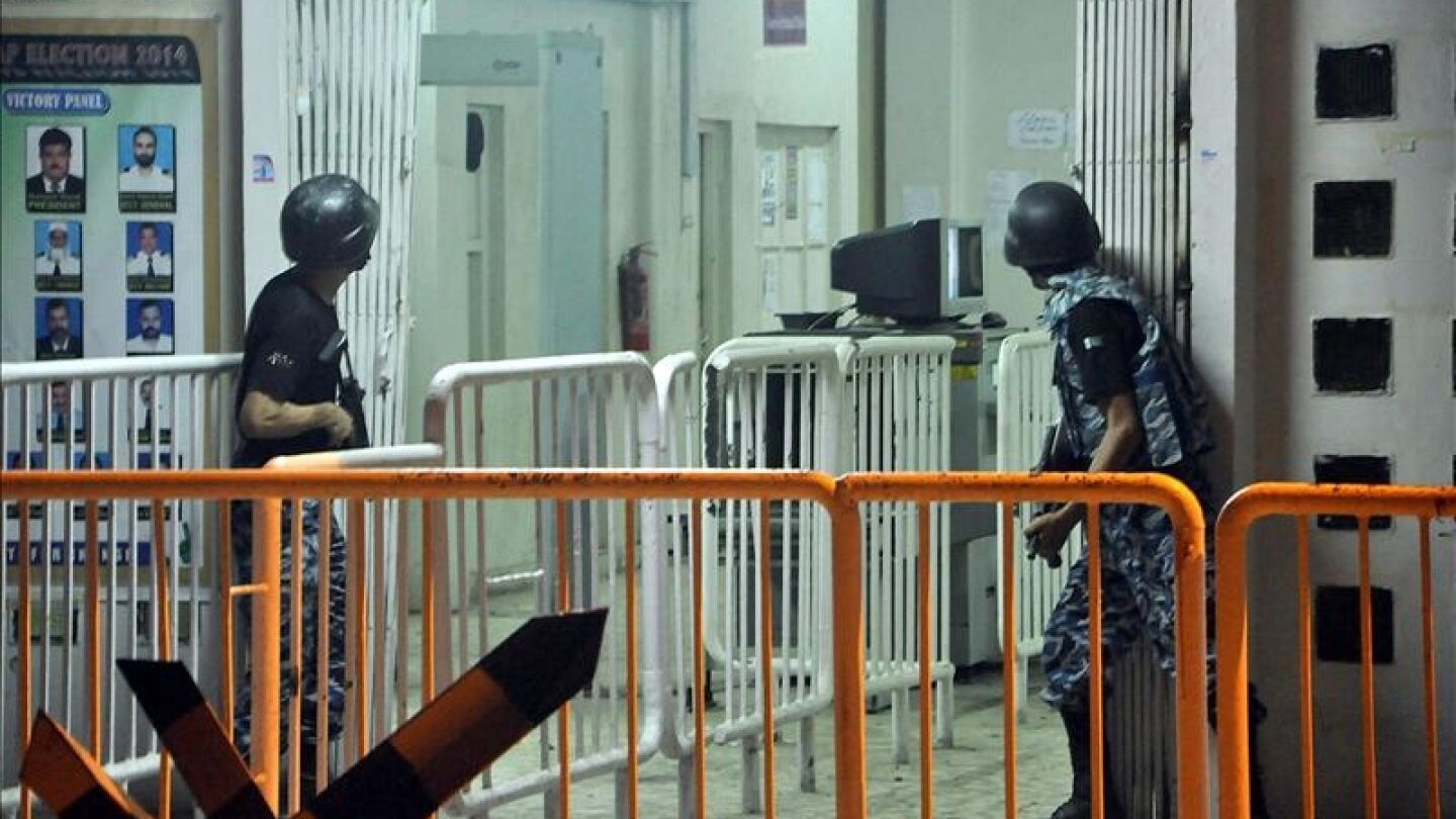 Funcionarios de seguridad paquistan&iacute;es toman posiciones
