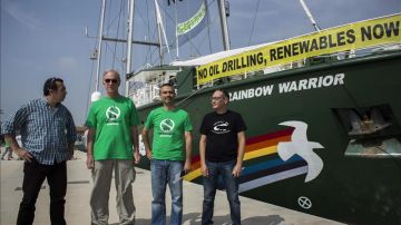 Responsables del buque Rainbow Warrior de Greenpeace