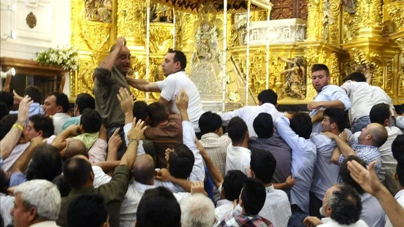 Los almonteños han saltado la reja a las 3:13 horas