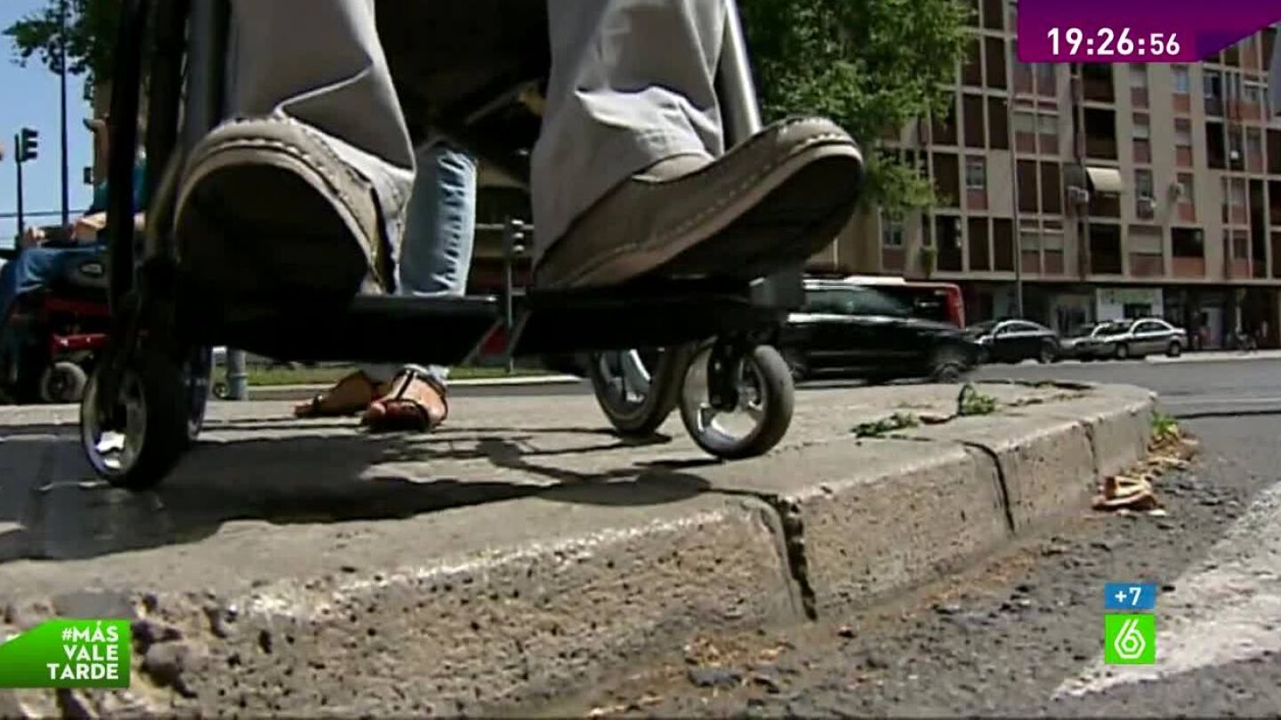 Una personas en silla de ruedas