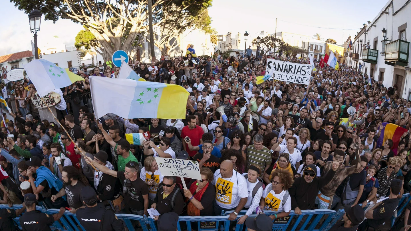Más de 500 personas contrarias a las prospecciones petrolíferas en Canarias Más de 500 personas contrarias a las prospecciones petrolíferas en Canarias