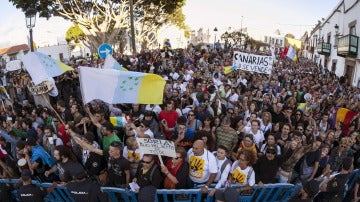 Más de 500 personas contrarias a las prospecciones petrolíferas en Canarias 