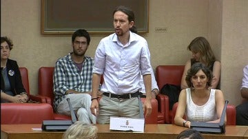 Pablo Iglesias acata la Constitución