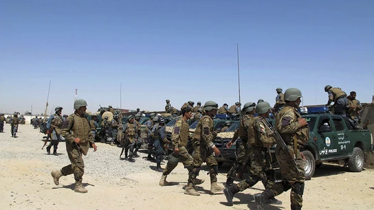 Oficiales de seguridad afganos se preparan para ser desplegados Oficiales de seguridad afganos se preparan para ser desplegados